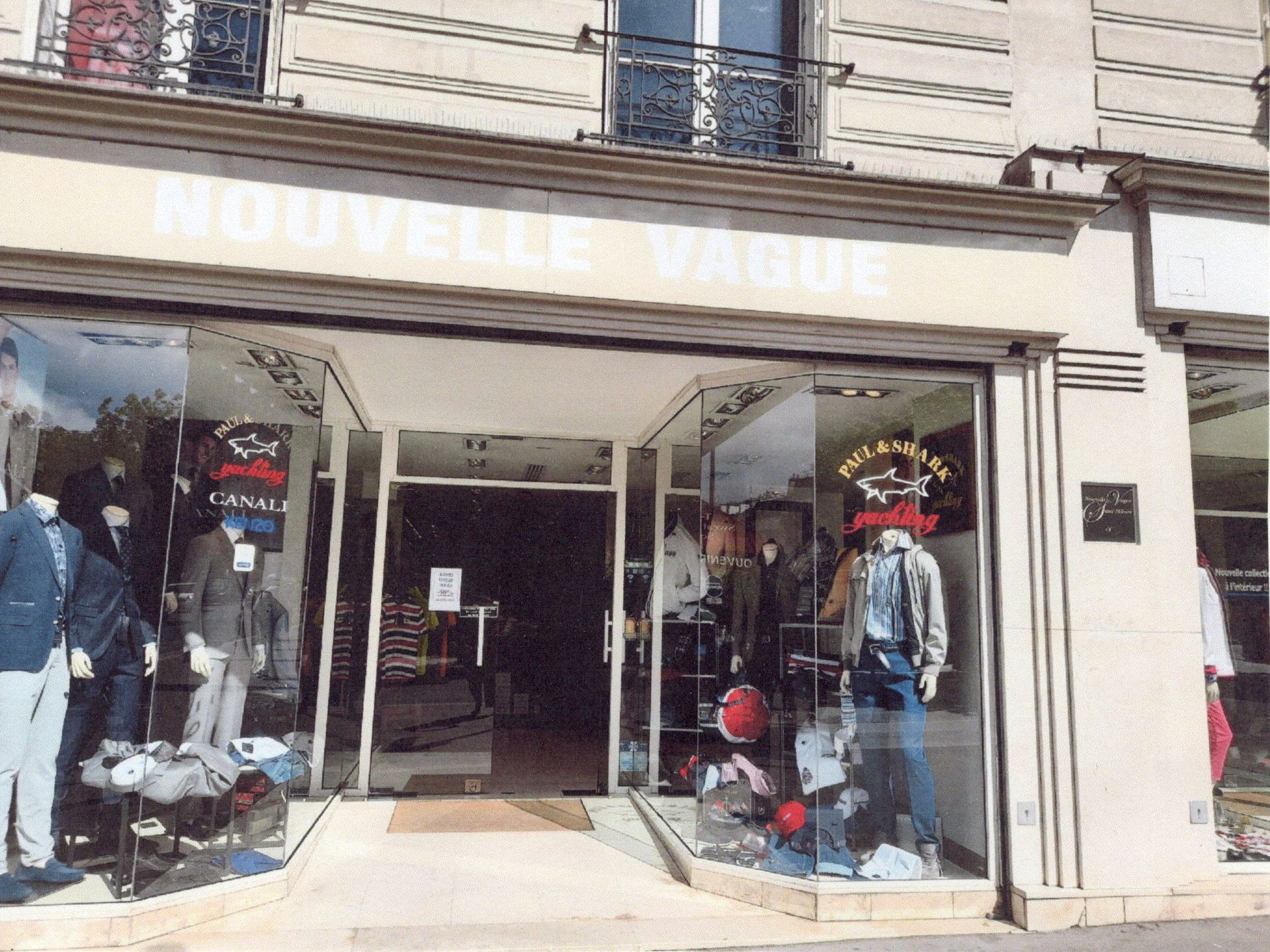 découvrez la nouvelle collection exclusive de seven, lancée à paris, alliant style et innovation pour une allure unique.