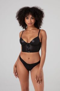 découvrez les dernières tendances de lingerie sexy pour sublimer votre silhouette avec élégance et charme.